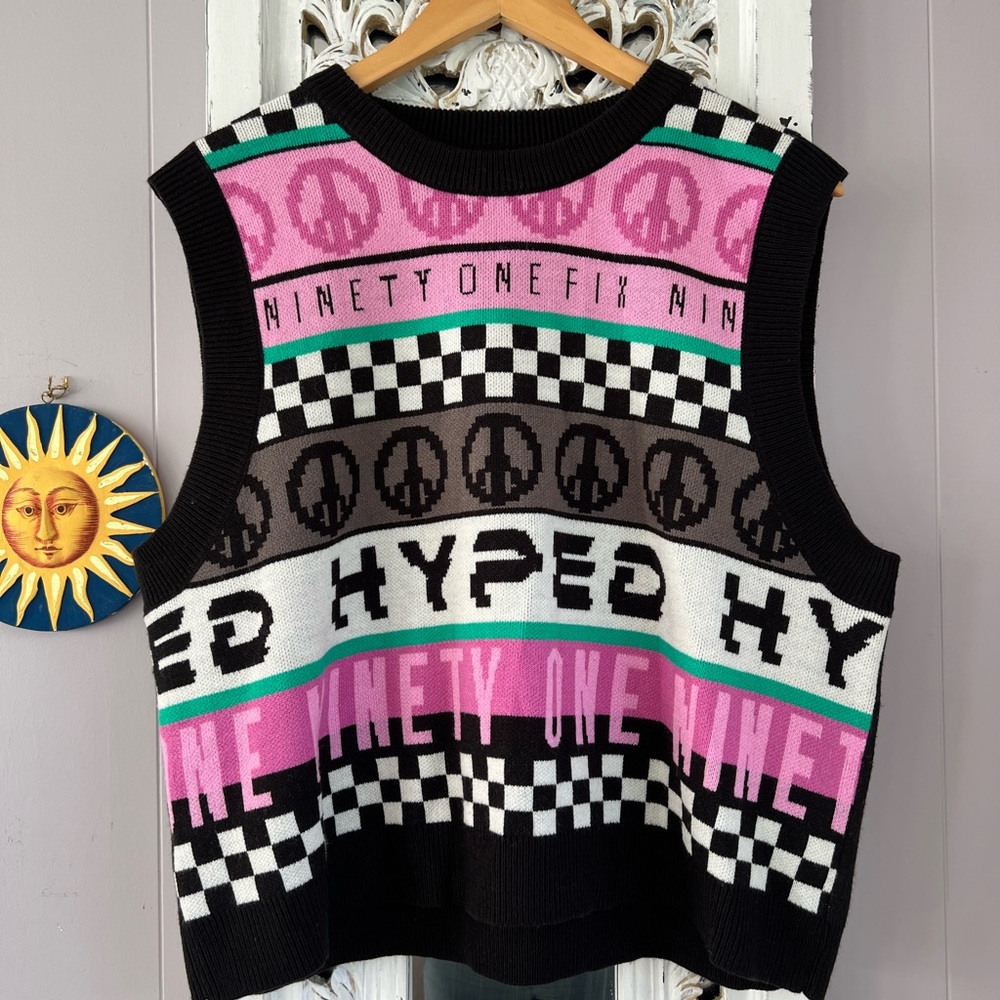 DIVIDED WOMANS SLEEVELESS SWEATER "NINETY ONE HYPED"  SIZE XL